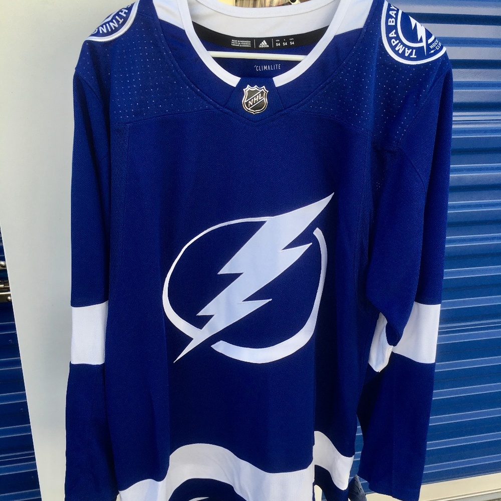 Tampa Bay Lightning ⚡️Jersey Official NHL Licensed ADIDAS- Size: XL / 54